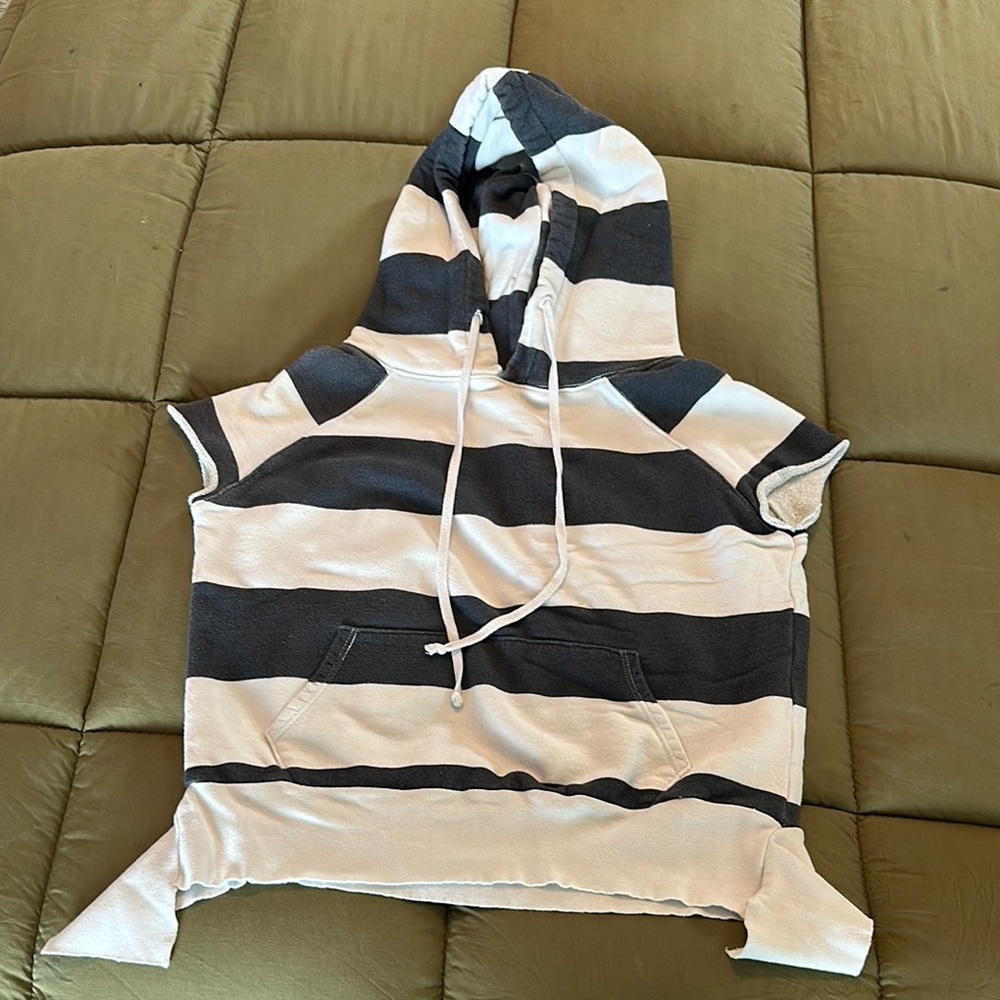 Frank & Eileen navy and White Hooded Top